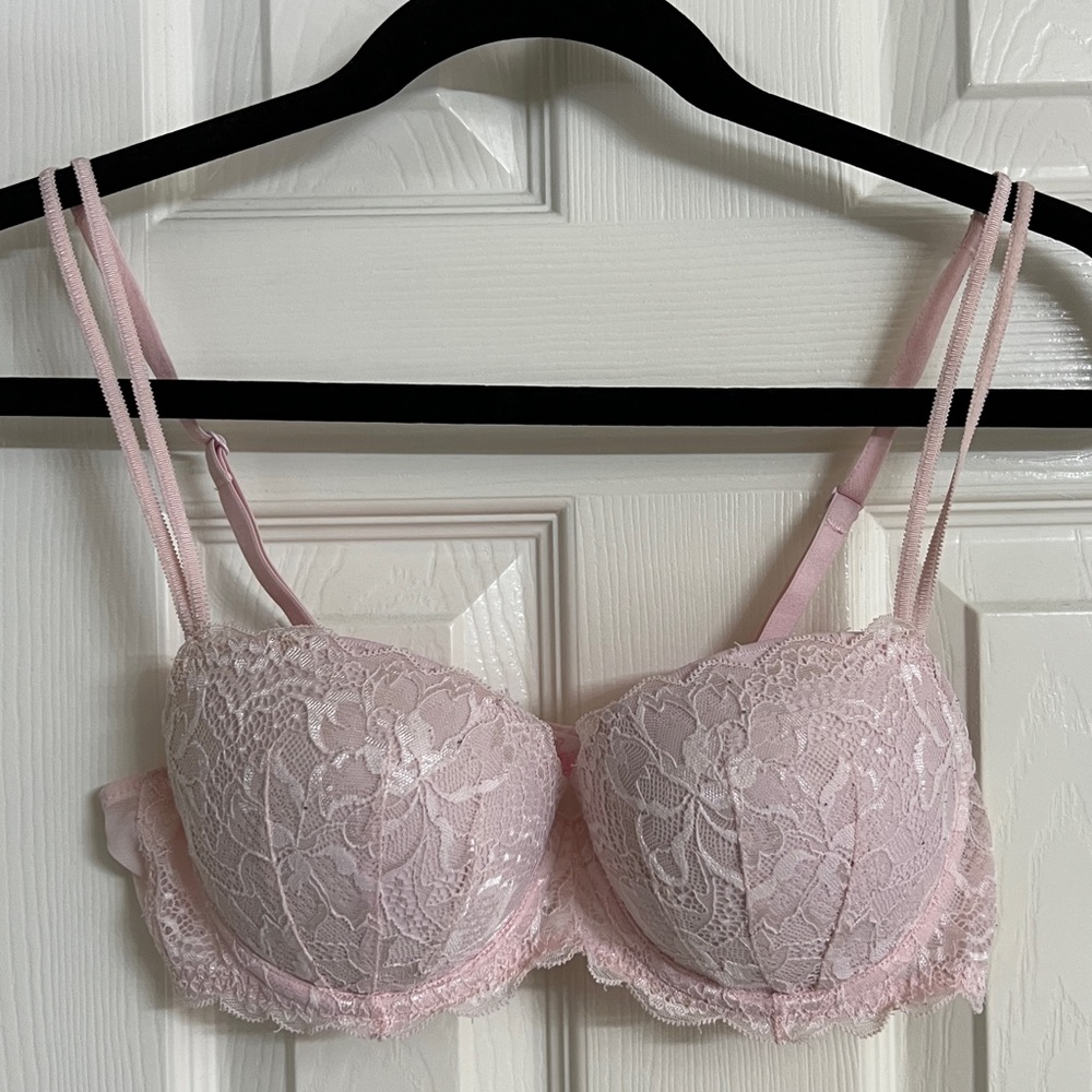 Victoria’s Secret Pink  bra size 36B, good condition pre-owned.